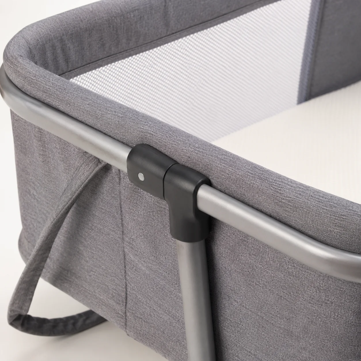 Nupaliq Compact Baby Travel Bassinet - Image 2